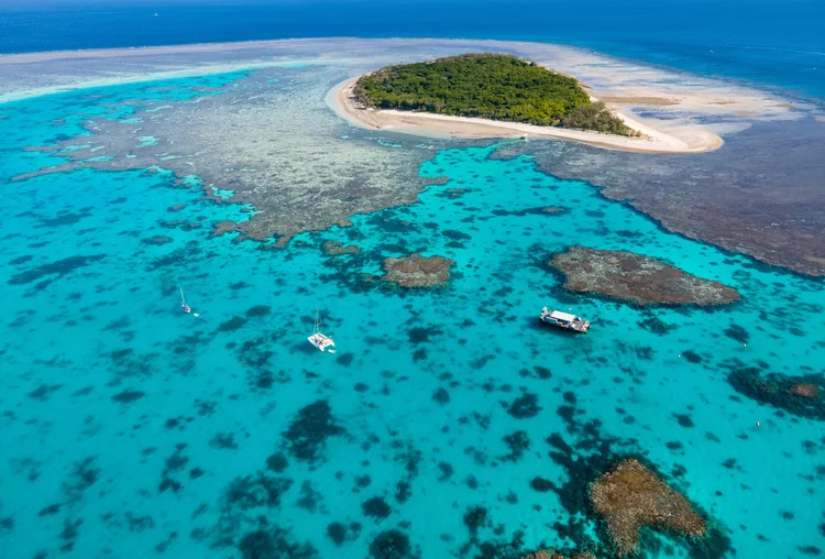 Stunning coral reef lagoon with vibrant marine life and clear turquoise waters surrounding Lady Musgrave Island in the Southern Great Barrier Reef, Queensland, Australia.